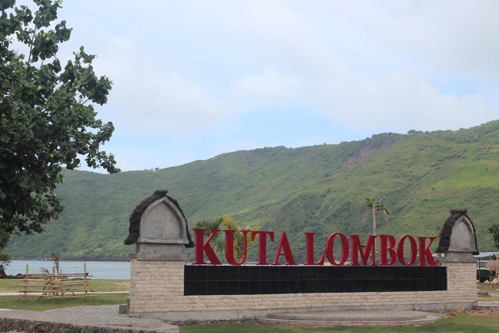 Tastura Beach Hotel Kuta  Kültér fotó