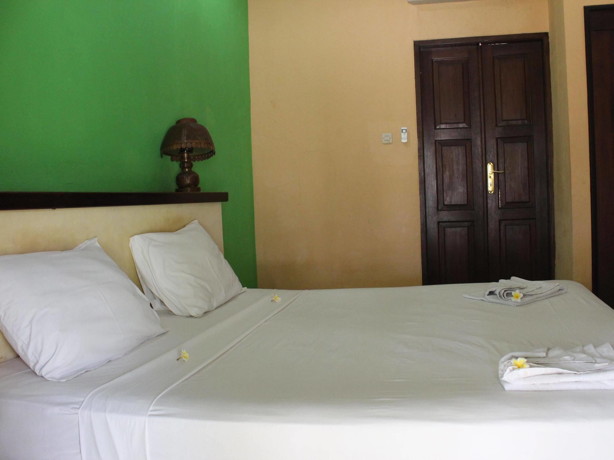 Tastura Beach Hotel Kuta  Kültér fotó