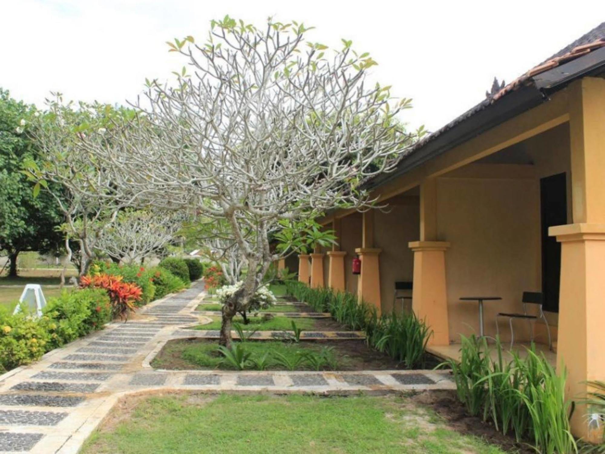 Tastura Beach Hotel Kuta  Kültér fotó