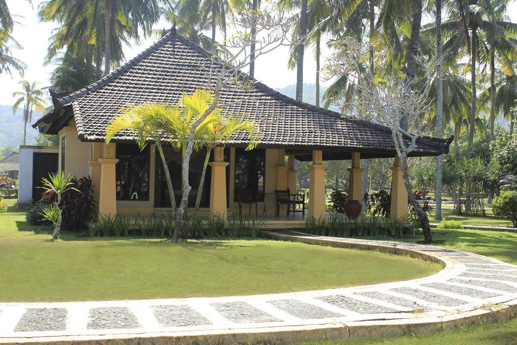 Tastura Beach Hotel Kuta  Kültér fotó