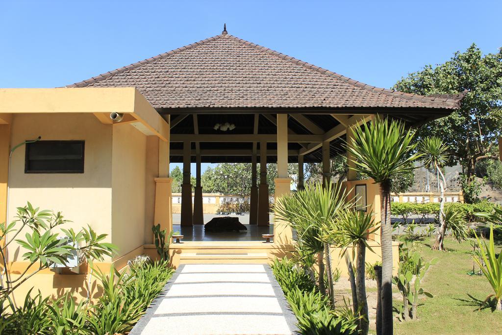 Tastura Beach Hotel Kuta  Kültér fotó