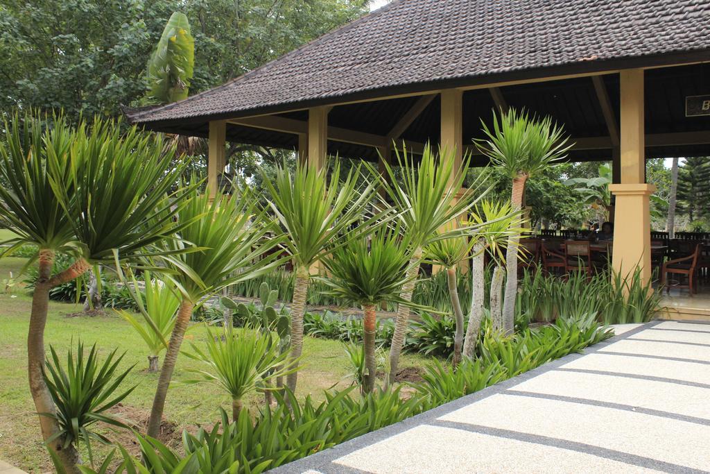 Tastura Beach Hotel Kuta  Kültér fotó